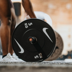 DISQUES BUMPER HALTÉRO – Black – 5 KG à 25 KG – par Paire (x2) – Nike Rubber Bumper Plates – NIKE STRENGTH